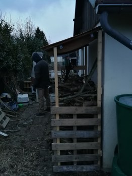 Holzunterstand Upcycling