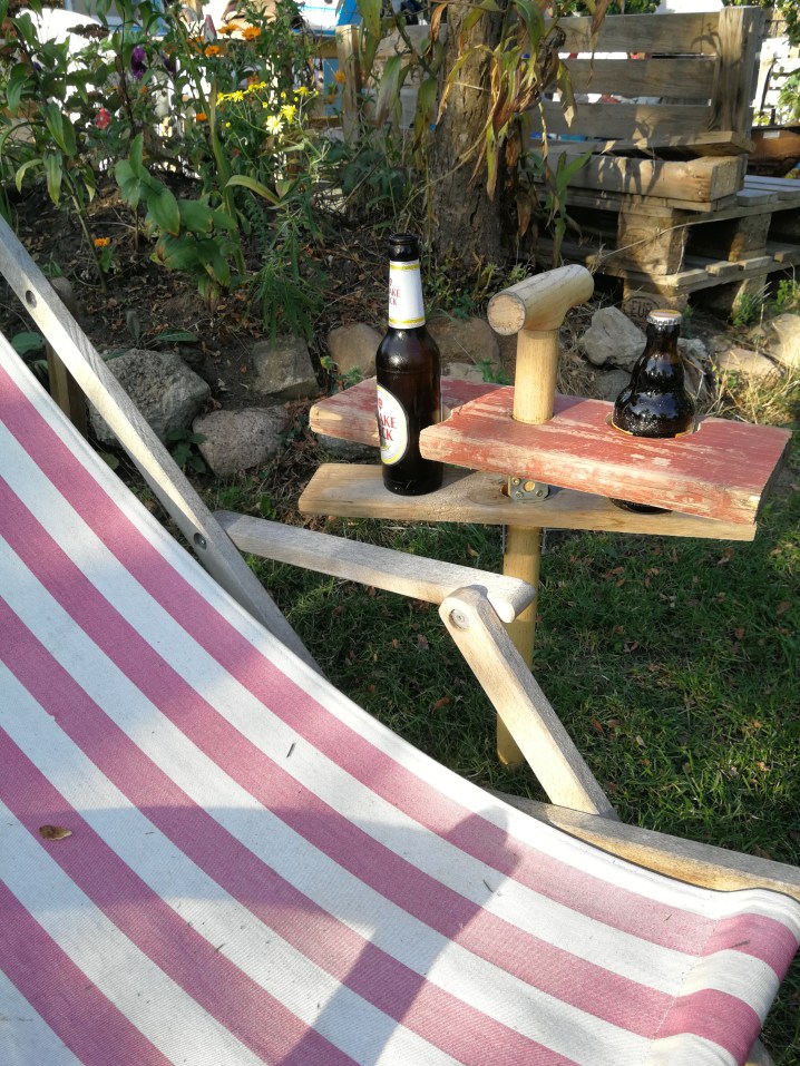 Bier und Getränkehalter für den Garten Fräulein Petersilie